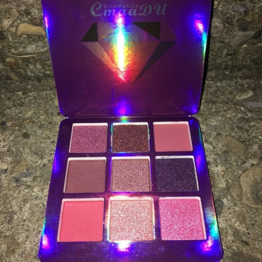 Cmaadu Cosmetics eyeshadow palette